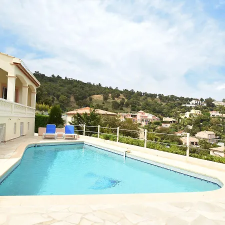 Villa Spacious In Var With Swimming Pool