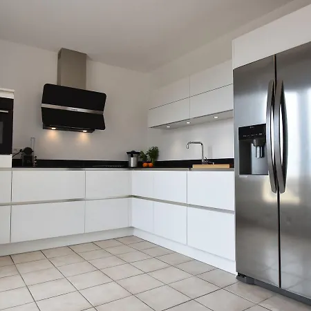 Spacious In Var With Swimming Pool 雷以桑布尔