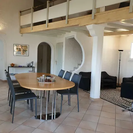 Spacious In Var With Swimming Pool 别墅 *